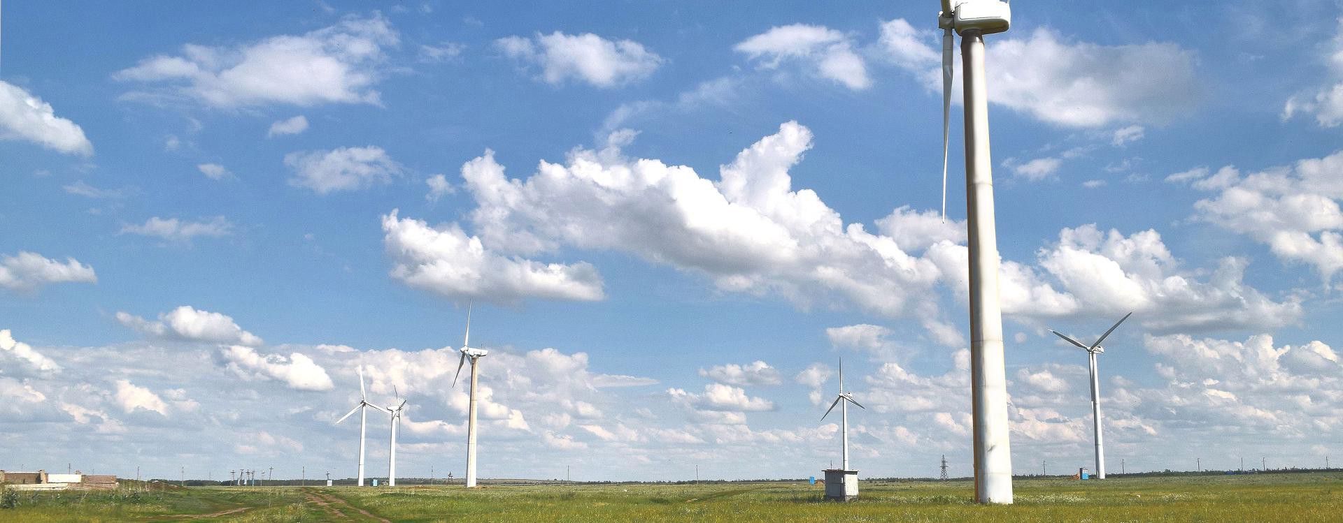Обеспечиваем электричеством потребителей засчёт современного поля ветрогенераторов
